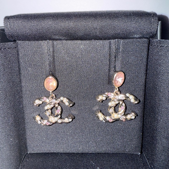 Brand New CHANEL Pearl Earrings Price drop for quick Sale!! - Picture 3 of 6